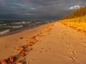 Backpacking_Pictured_Rocks_National_Lake